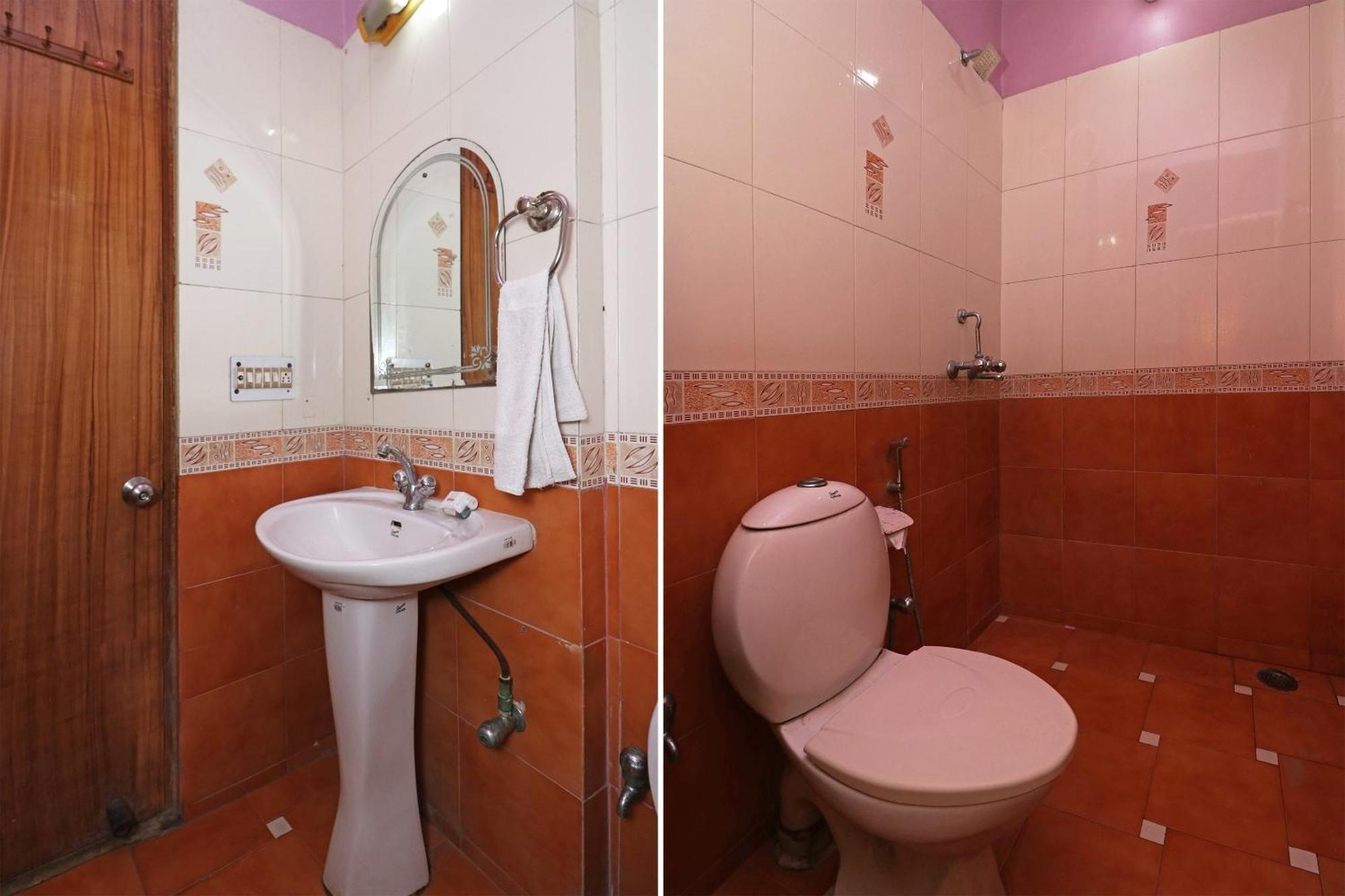 Townhouse Satguru Enclave Road Gurgaon Hotel Jāmb Exterior photo