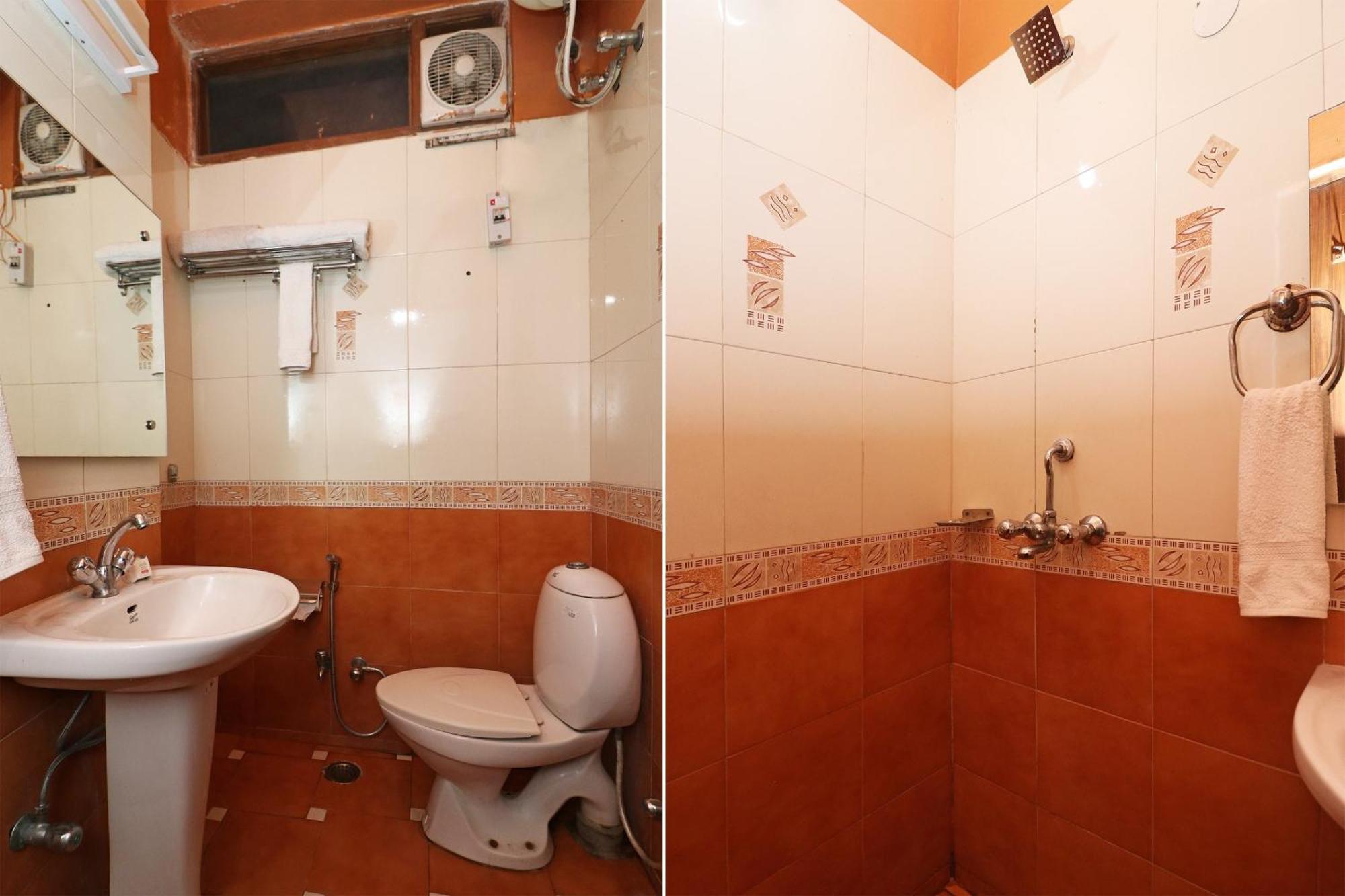 Townhouse Satguru Enclave Road Gurgaon Hotel Jāmb Exterior photo