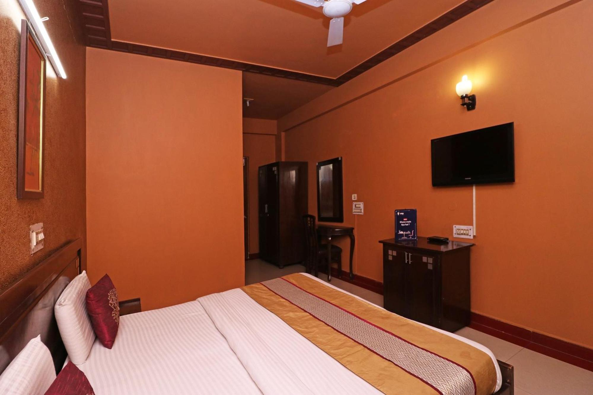 Townhouse Satguru Enclave Road Gurgaon Hotel Jāmb Exterior photo