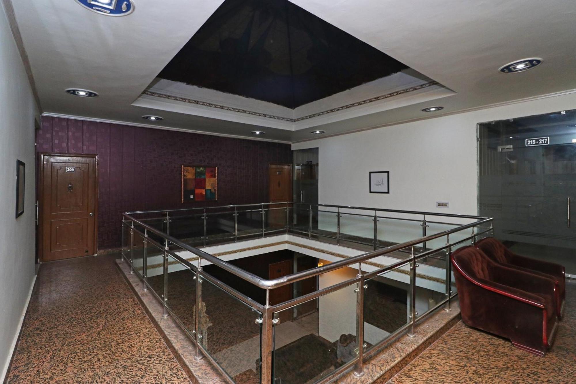 Townhouse Satguru Enclave Road Gurgaon Hotel Jāmb Exterior photo