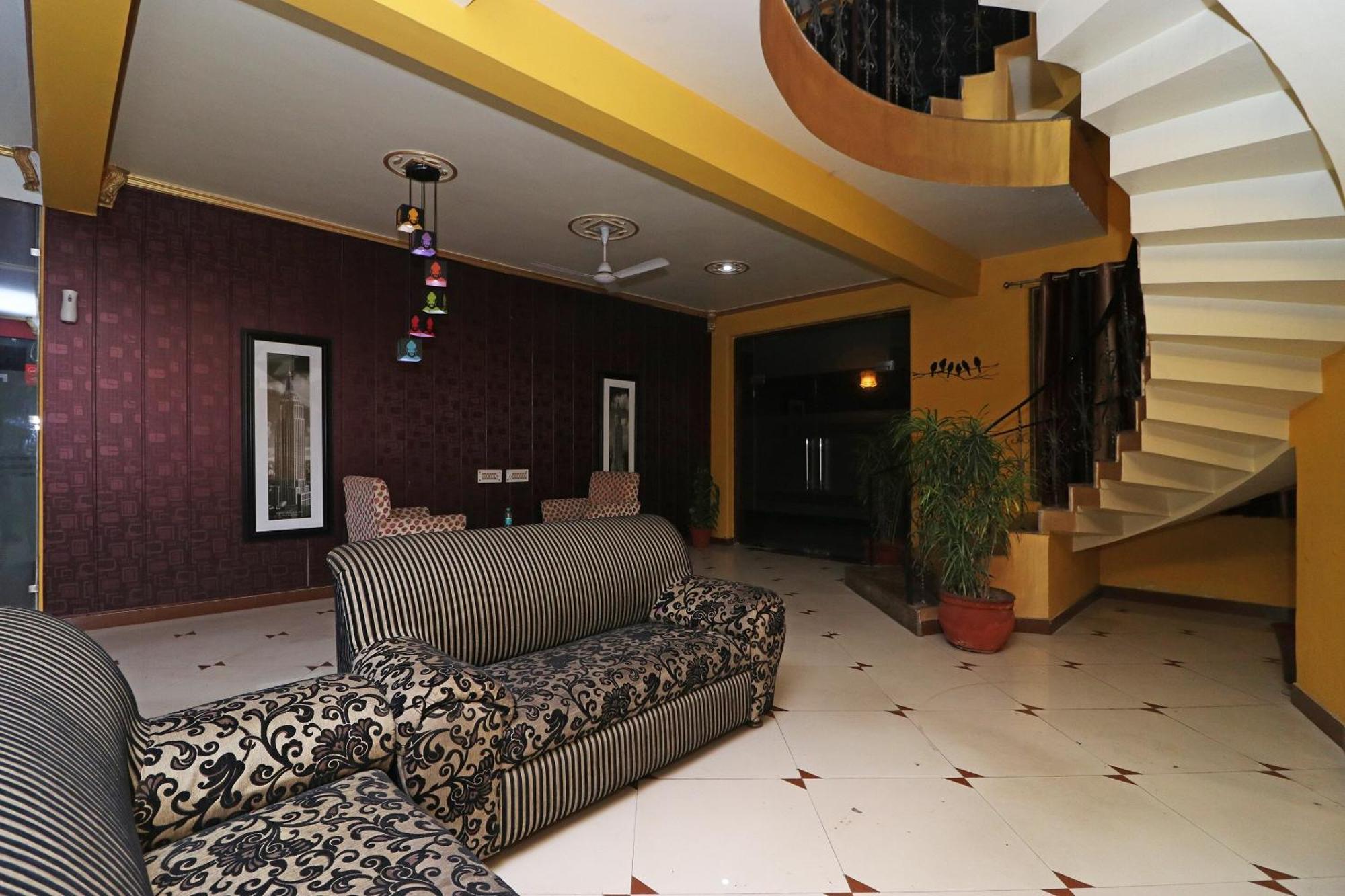 Townhouse Satguru Enclave Road Gurgaon Hotel Jāmb Exterior photo